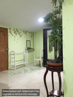 GreenRoom Guest House Very Close Bangkok Hospital in Thailand